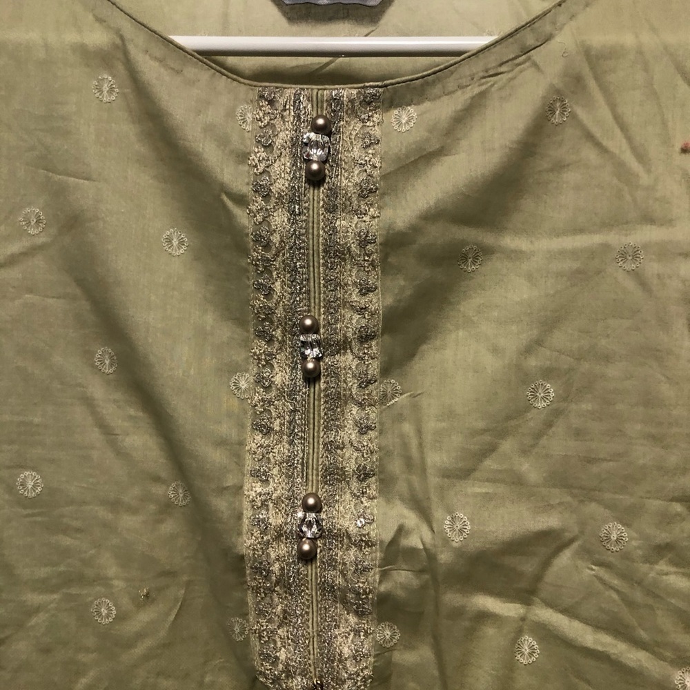 Maria B Luxury Lawn Embroidered Pakistani 3pc Suit - Picture 6 of 12